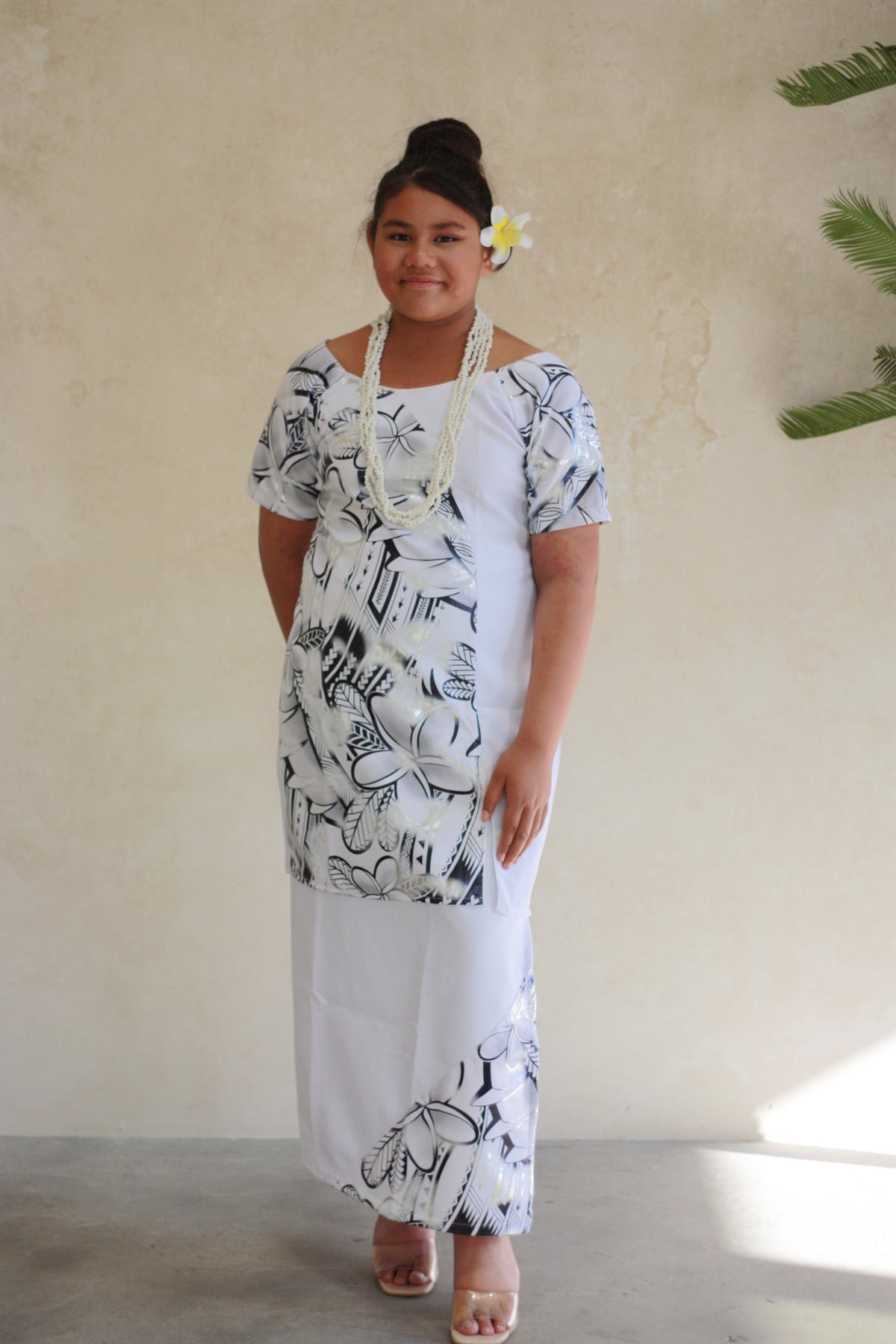 Polynesian Fashion Women’s Puletasi White Silver & Black